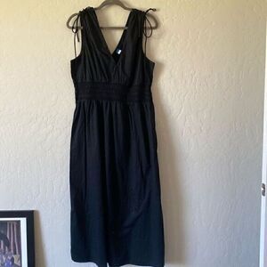 Long sleeveless black dress